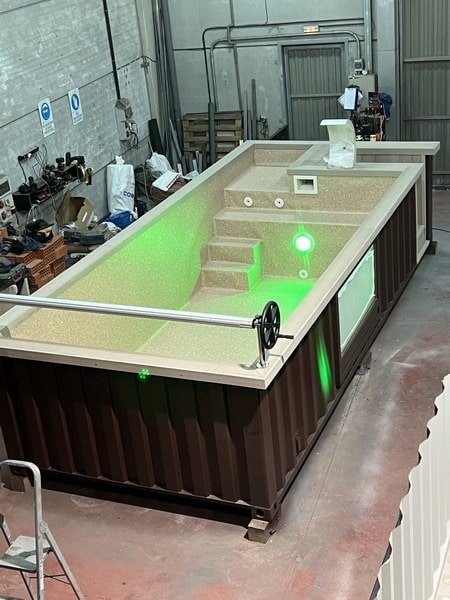 Container da 20 piedi trasformato in piscina