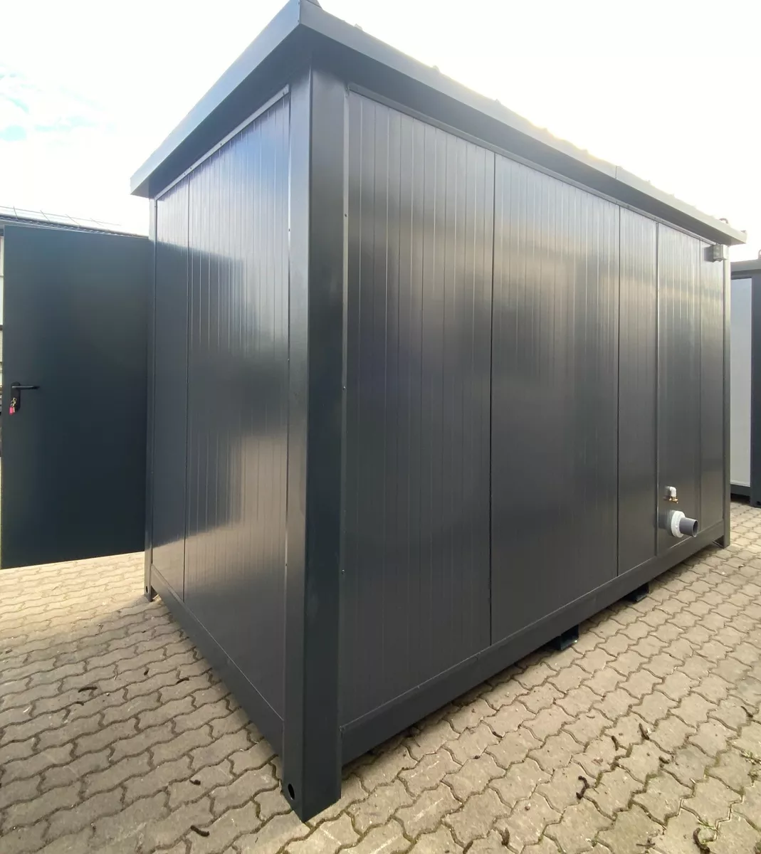 Modulo sanitario per persone con mobilità ridotta con rampa di accesso - immagine 4