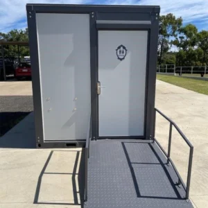 Bagno portatile accessibile per persone con mobilità ridotta