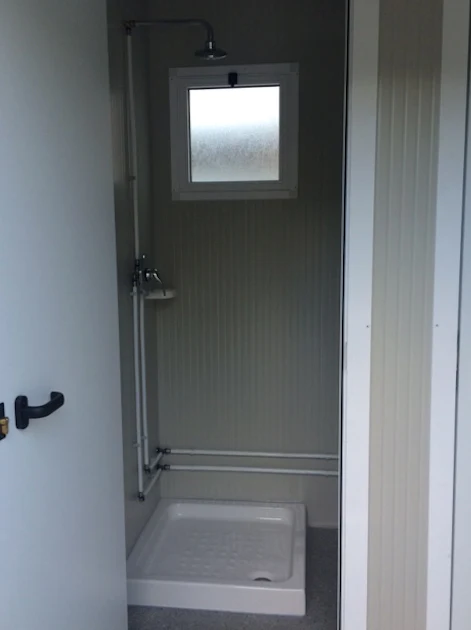 Container con docce – 6,00 × 2,40 m - immagine 3