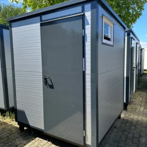 Modulo sanitario 2,00 × 2,00 m con vaso sanitario e orinatoio