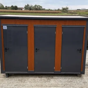 Modulo sanitario a padiglione con tre cabine