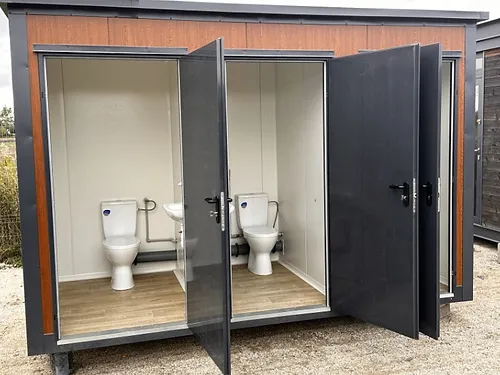 Modulo sanitario a padiglione con tre cabine - immagine 2